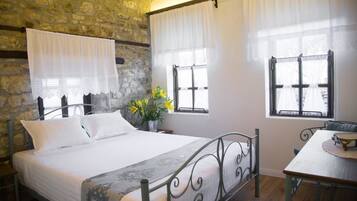 Soundproofing, free WiFi, bed sheets