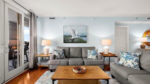 تلفزيون، مدفأة، برامج وأفلام نتفليكس، مشغل دي في دي