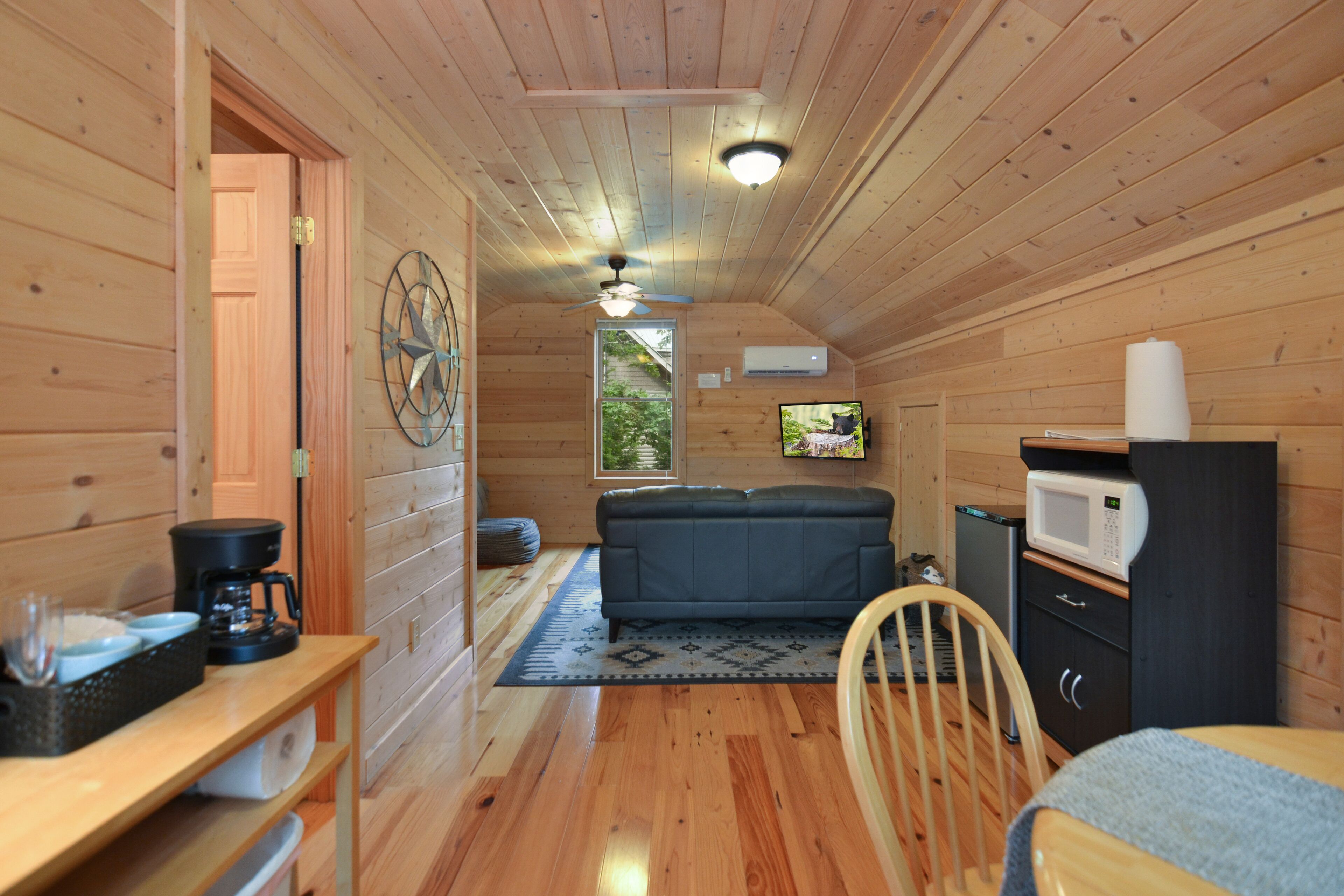 Cozy efficiency located in Blue Ridge