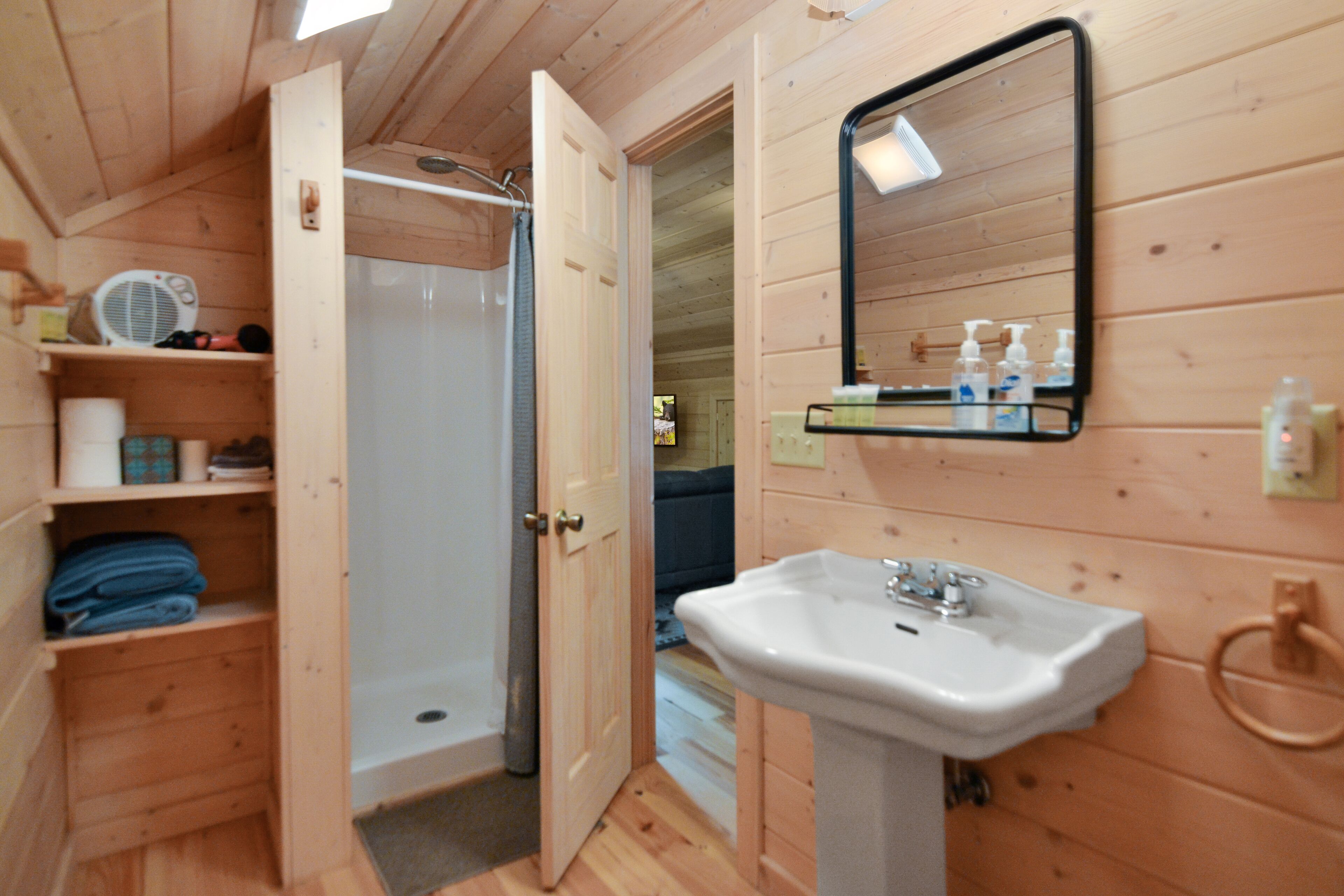 Cozy efficiency located in Blue Ridge