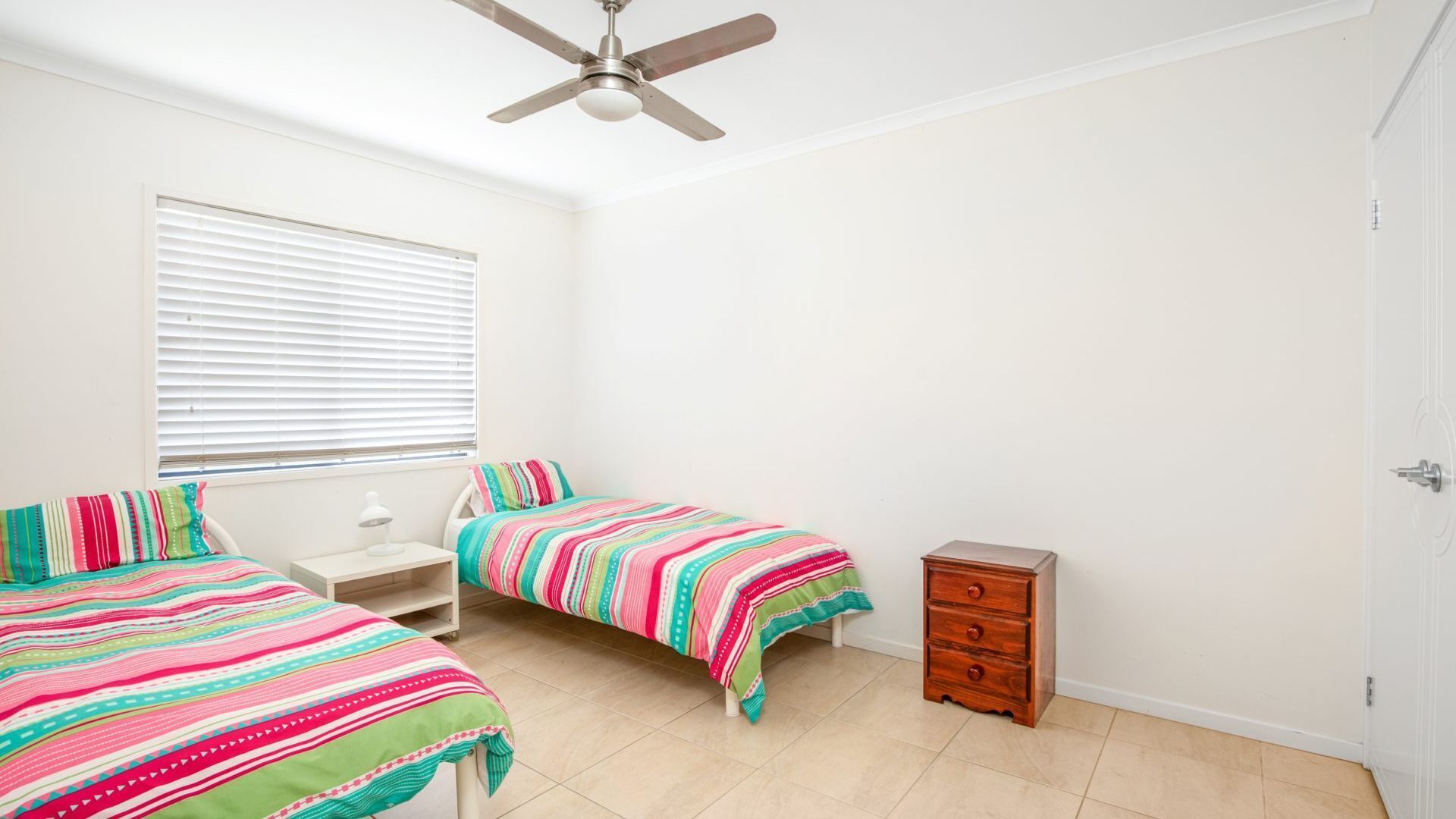 18 Naiad Court - Rainbow Shores. All on one level. Easy walk to beach — image 14