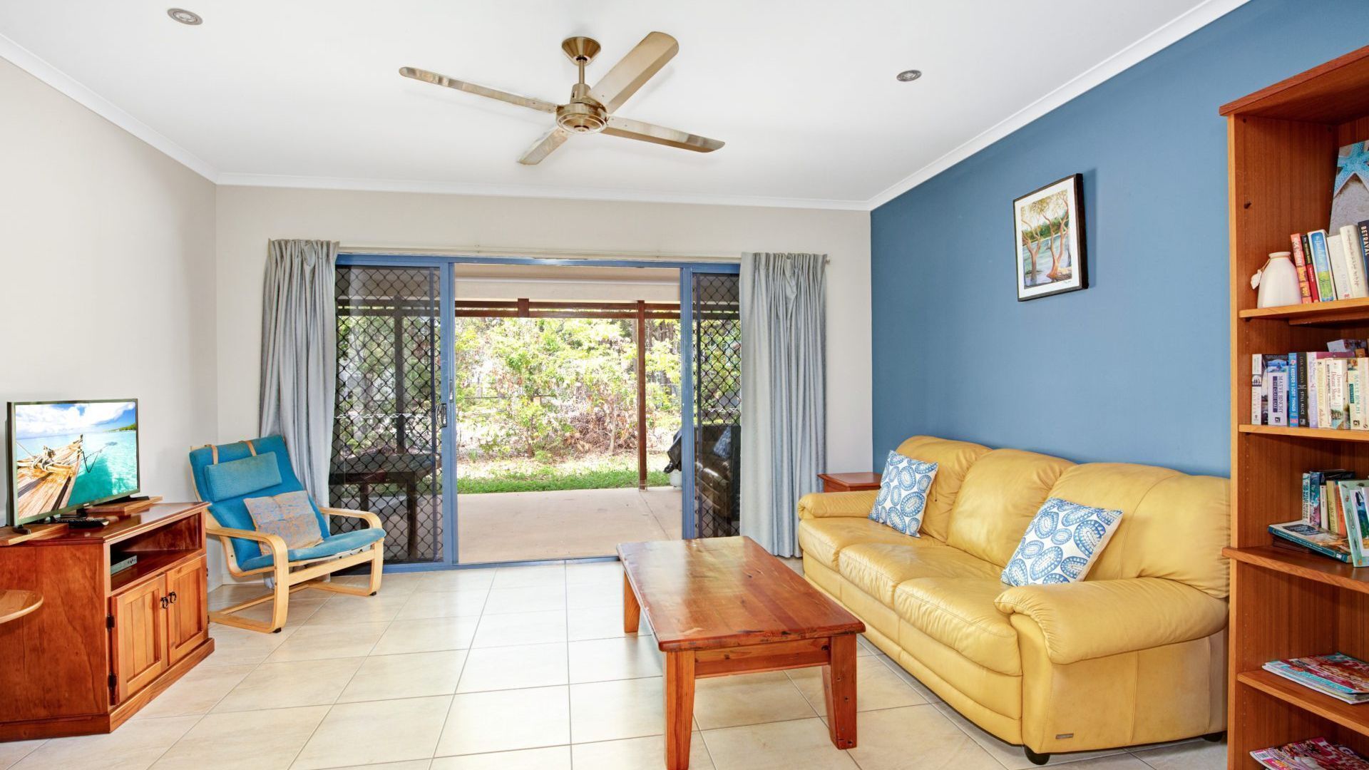 18 Naiad Court - Rainbow Shores. All on one level. Easy walk to beach — image 12