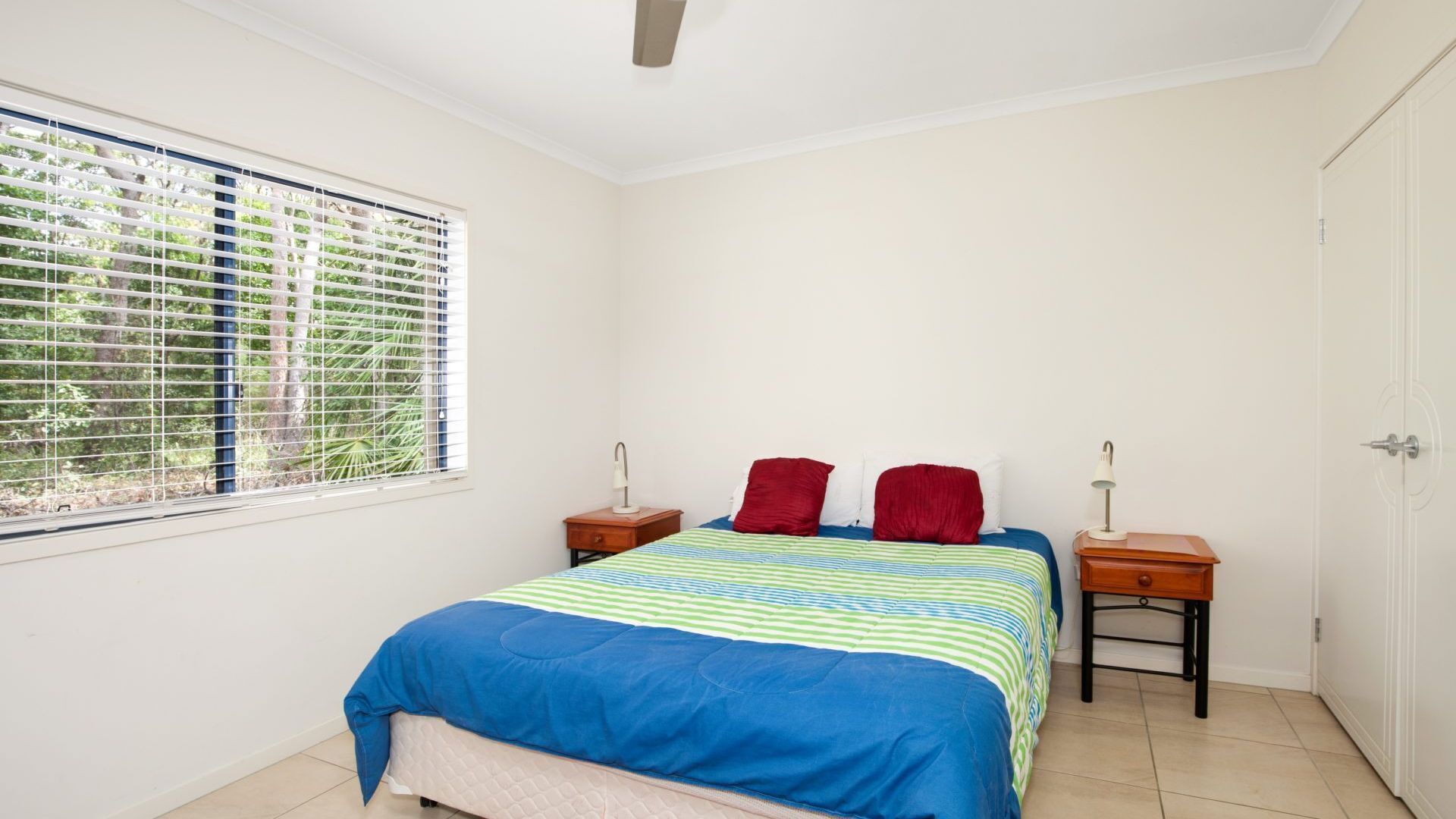 18 Naiad Court - Rainbow Shores. All on one level. Easy walk to beach — image 10