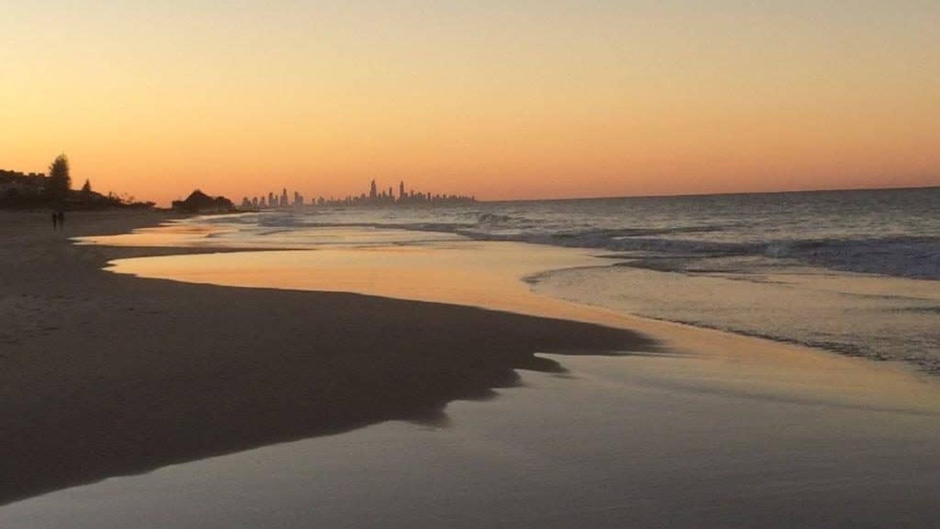 Pelican Sands 401 - Absolute Beachfront at Tugun - Min. 3 night stays! — image 17