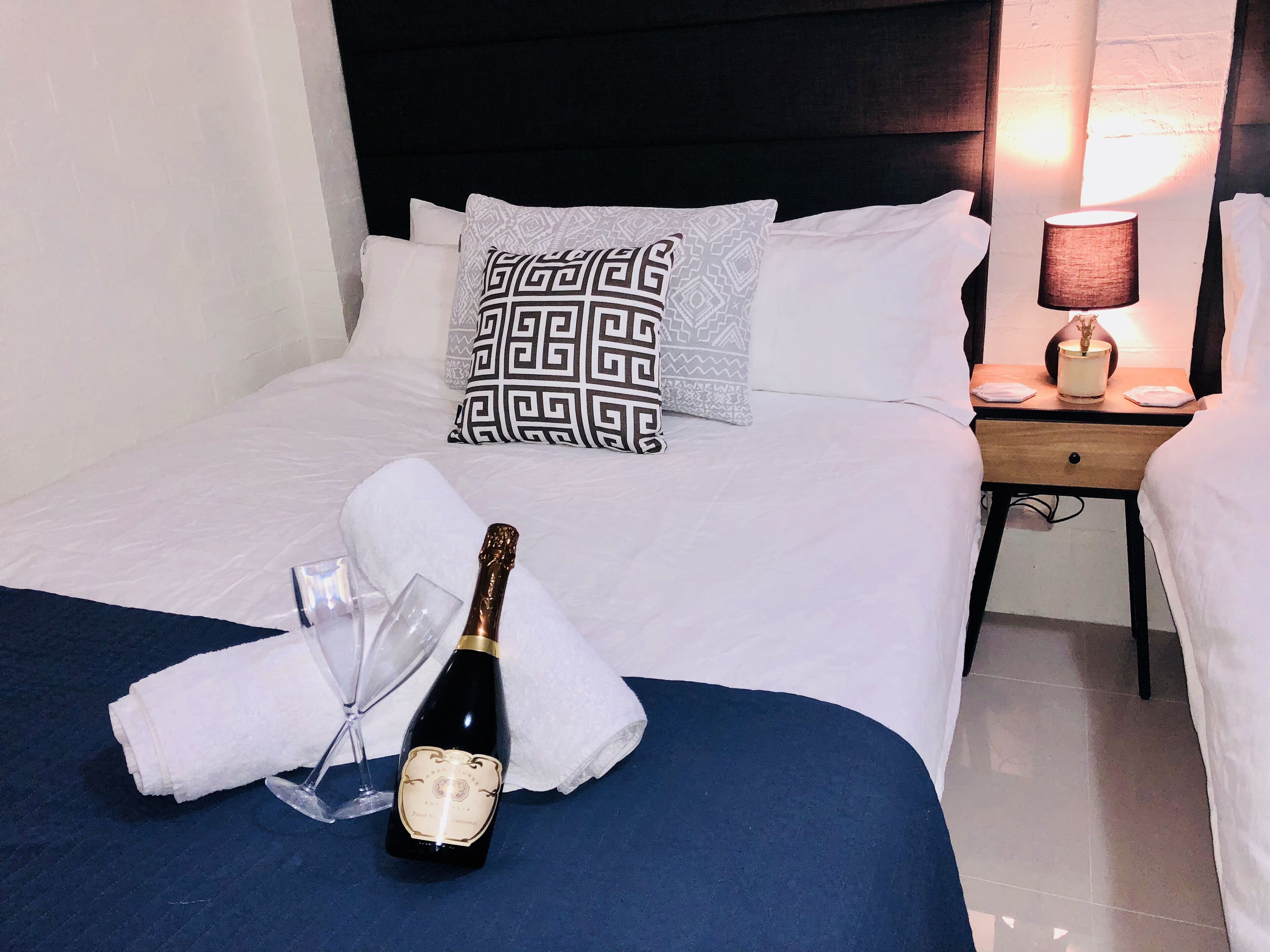 Stylish Studio, Sleeps 4, Aircon 