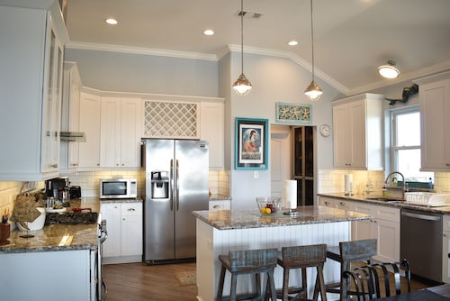 Beautiful home In Galveston TX with a Pool, Hot tub, Sunset Views and more..