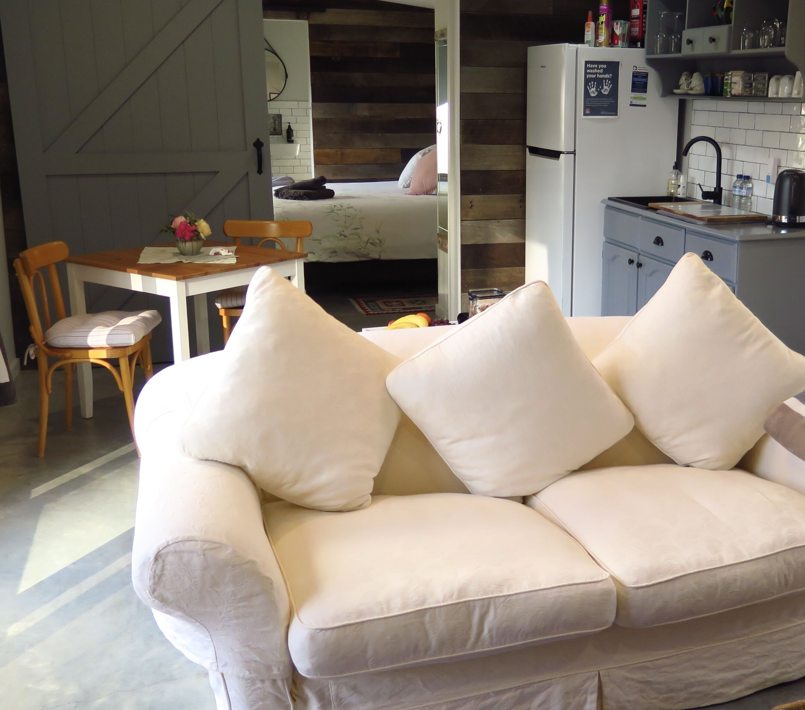 Self Contained One Bedroom Cottage in Garden Setting