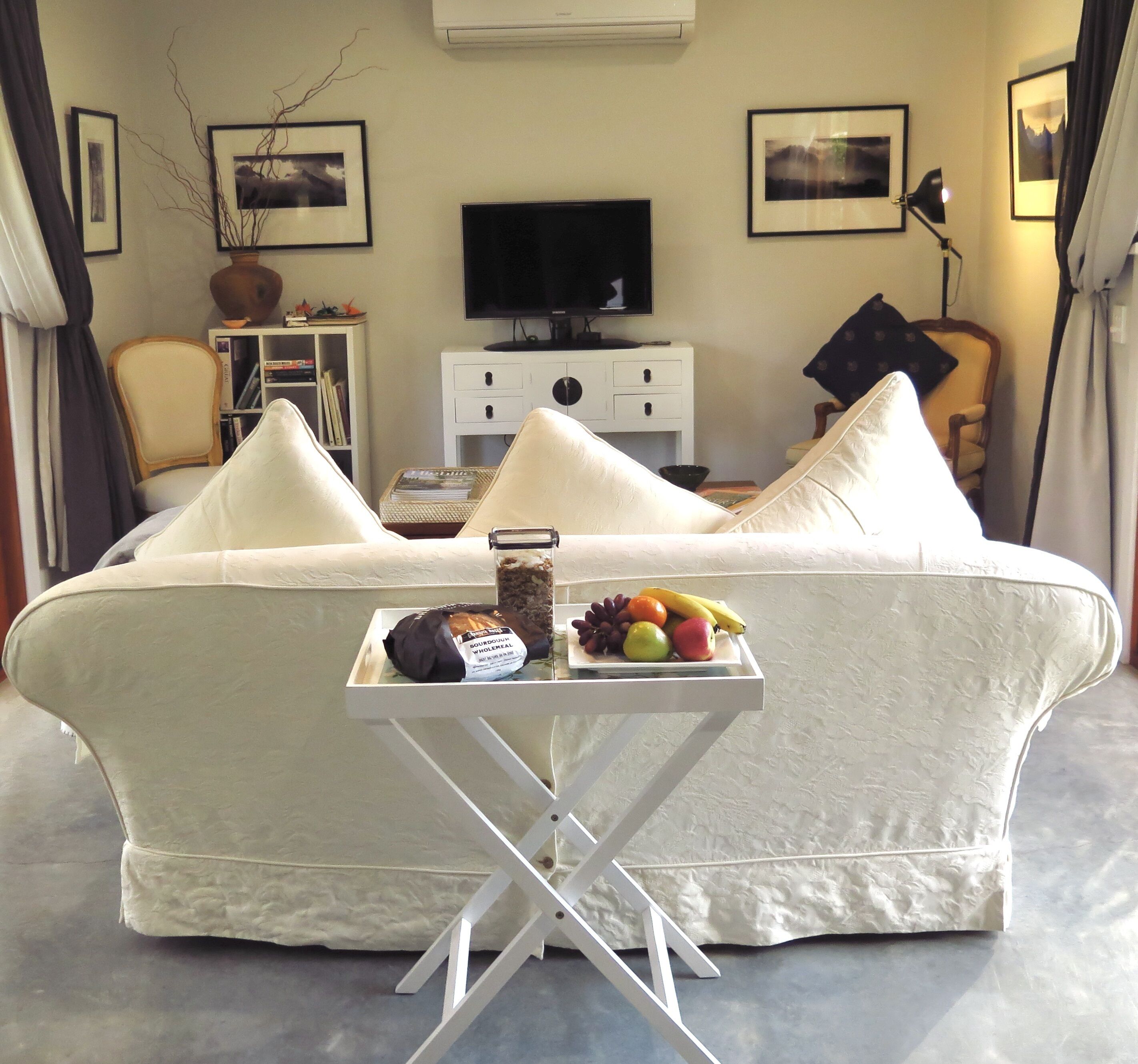 Self Contained One Bedroom Cottage in Garden Setting