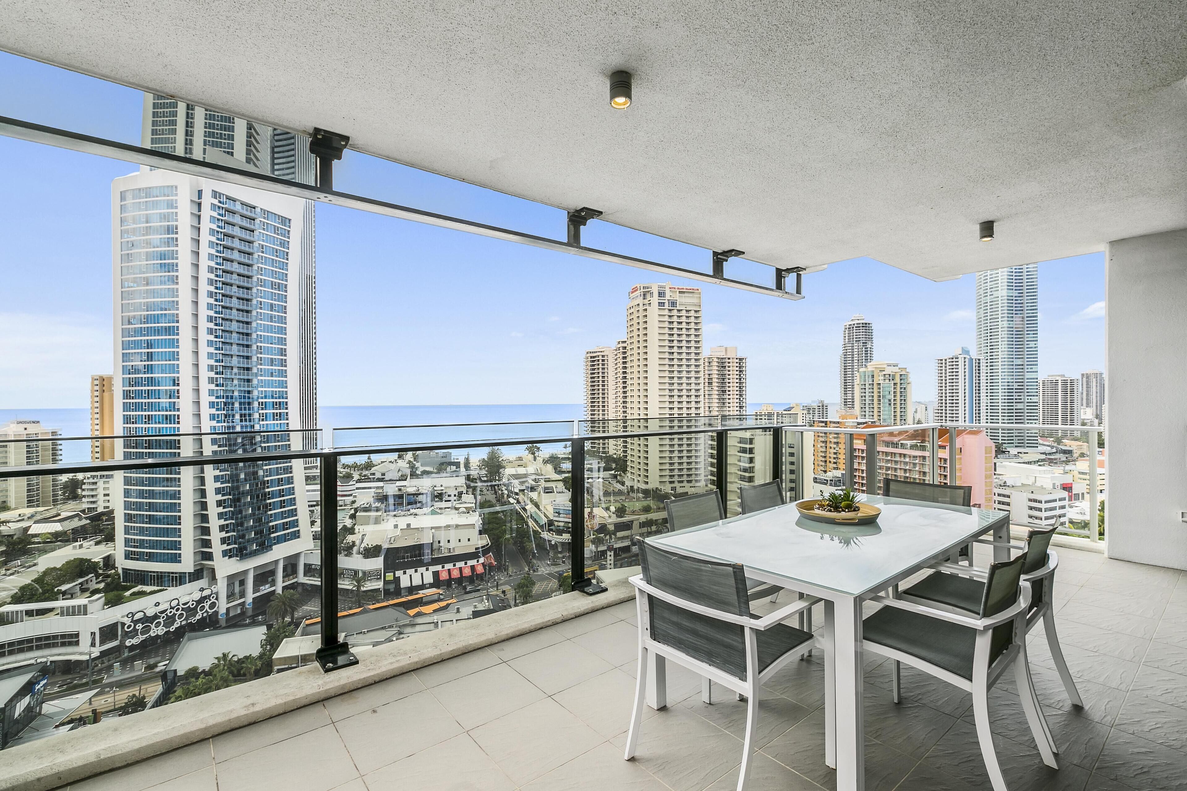 Circle on Cavill 3 Bedroom Ocean View — Q Stay — image 18