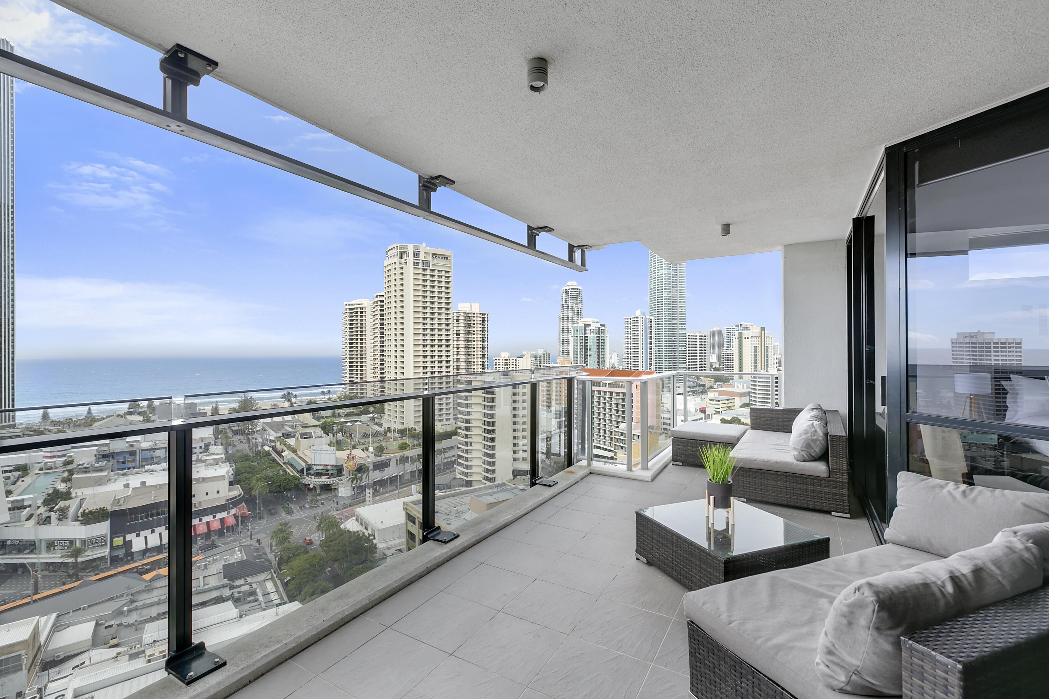 Circle on Cavill 3 Bedroom Ocean View — Q Stay — image 19