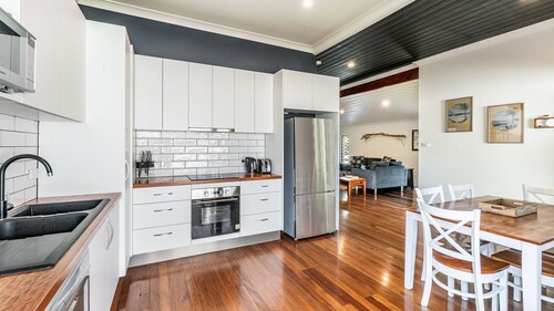 High Fives | In The Heart of Town and Pet Friendly