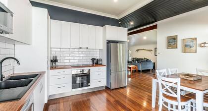 High Fives | In The Heart of Town and Pet Friendly