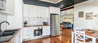 High Fives | In The Heart of Town and Pet Friendly