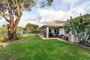 Exterior - Our Escape: Coastal Poolside Haven in Dunsborough (Dunsborough)