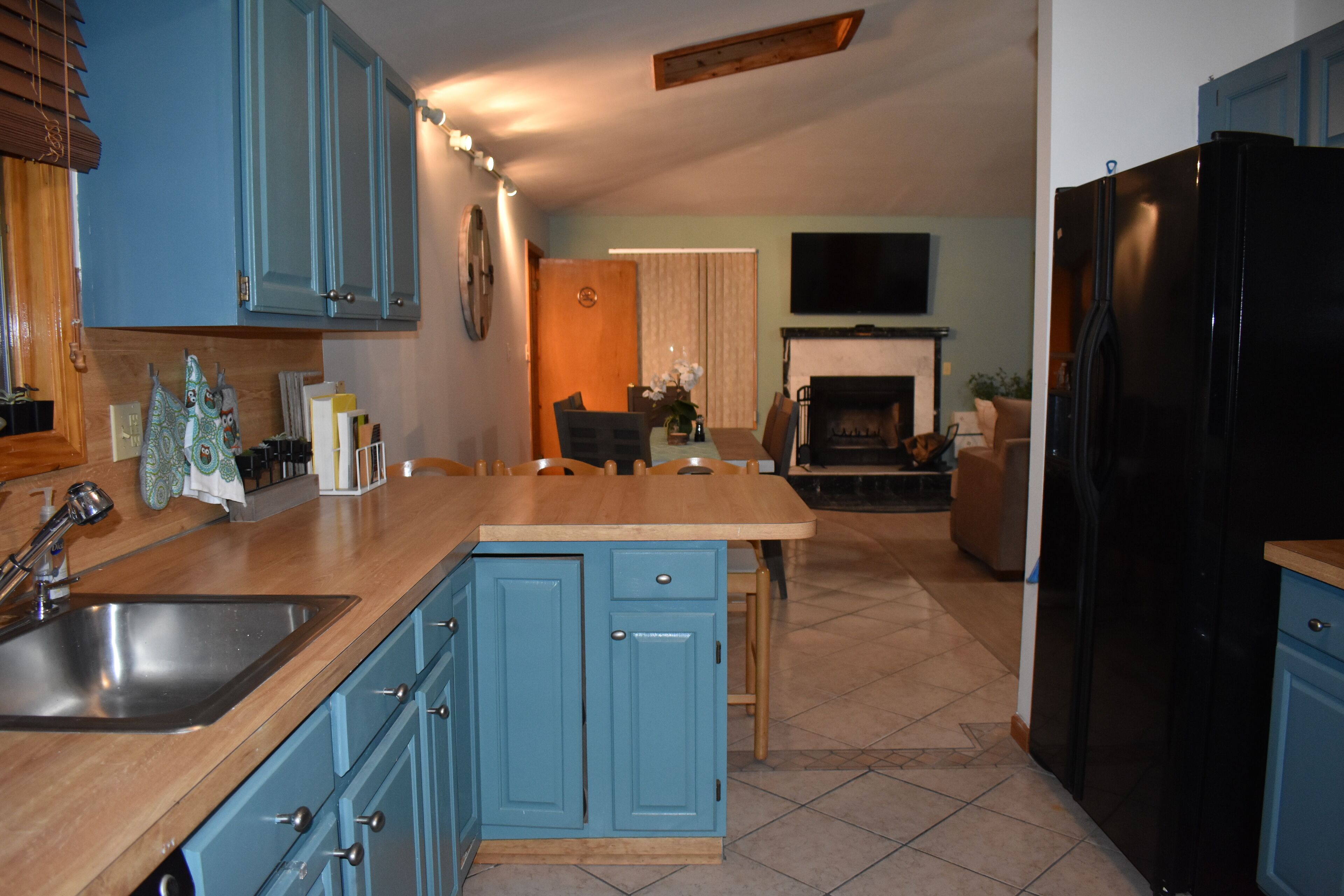 Pocono home..Pool table, airhockey,firepit near ski slopes, casino, waterparks!!