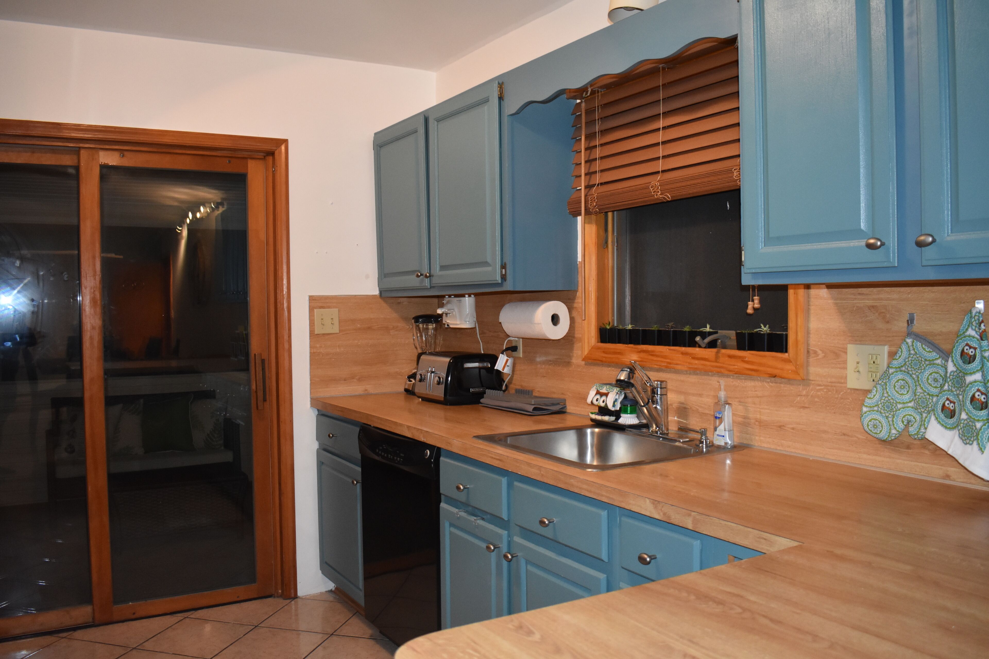 Pocono home..Pool table, airhockey,firepit near ski slopes, casino, waterparks!!