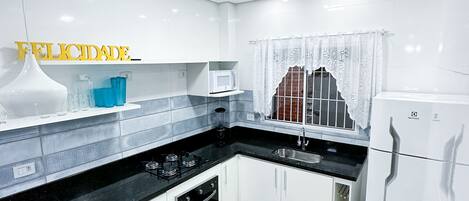 Fridge, oven, stovetop, blender