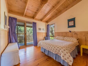 4 bedrooms, iron/ironing board