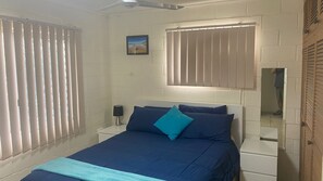 4 Schlafzimmer, Reisekinderbett