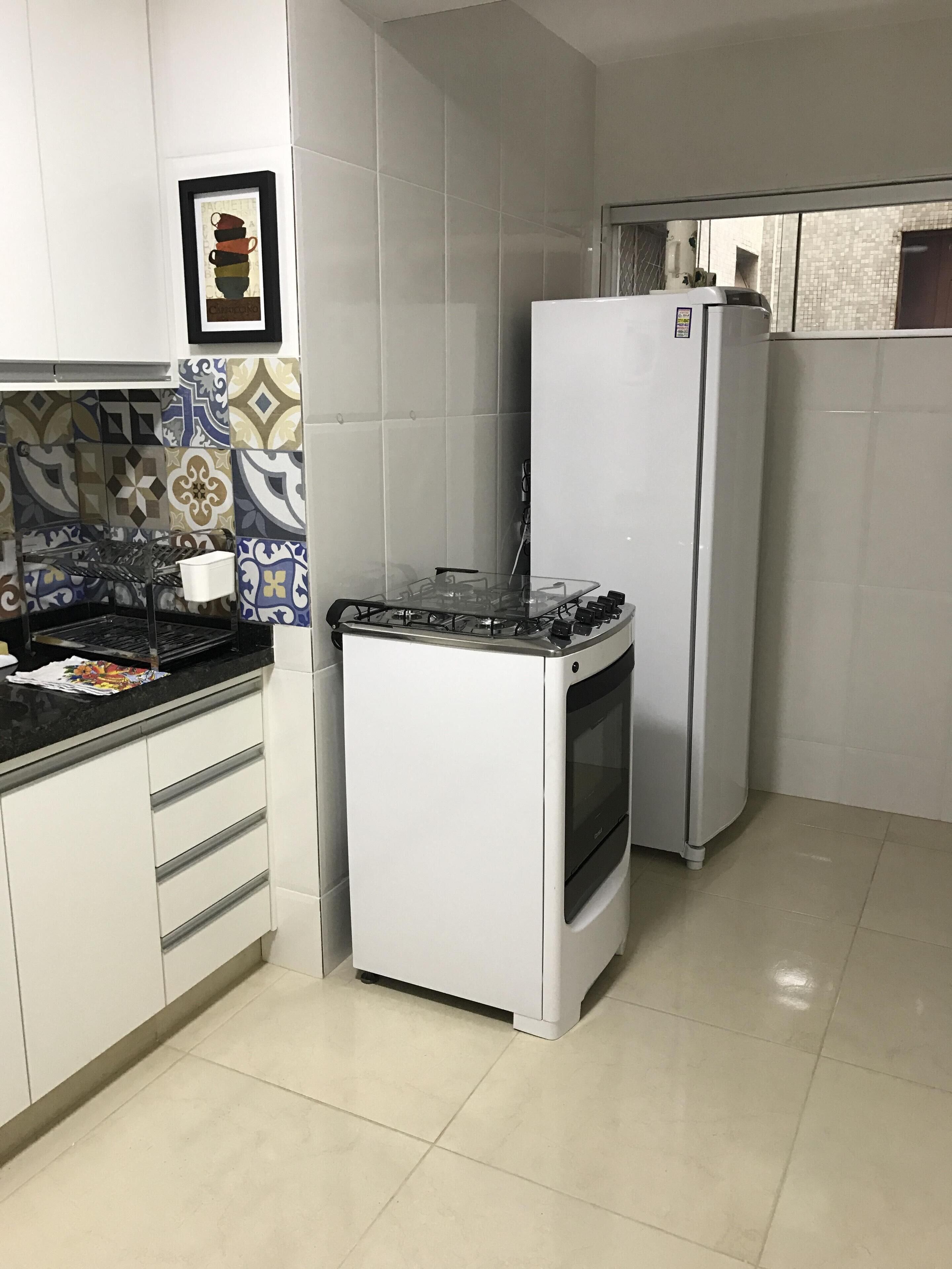 FURNISHED 3 BEDROOM APARTMENT - ACCOMMODATES 6 PEOPLE