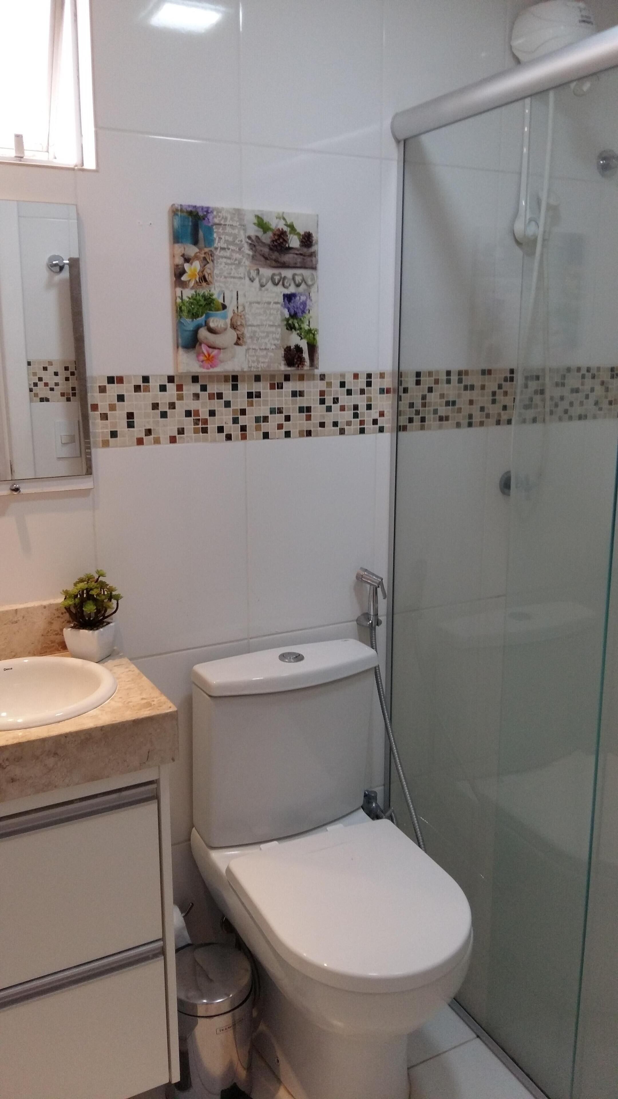 FURNISHED 3 BEDROOM APARTMENT - ACCOMMODATES 6 PEOPLE