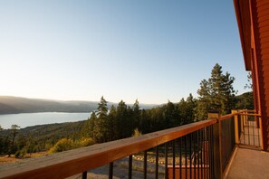 Property grounds - Crooked Tree Guest Suites - The Fir Suite (Penticton)