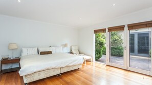4 bedrooms, bed sheets - The Grove - Perfect Beach House (Lorne)
