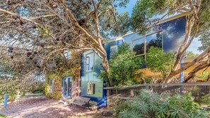 Terrace/patio - Mills Court, Quirky seaside house at Smiths Beach, bring the surf boards! (Smiths Beach)