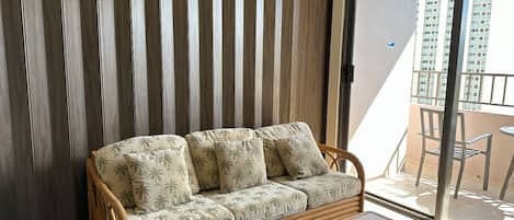 Fernseher, Tischtennisplatte