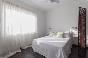 2 bedrooms, desk, travel cot, free WiFi