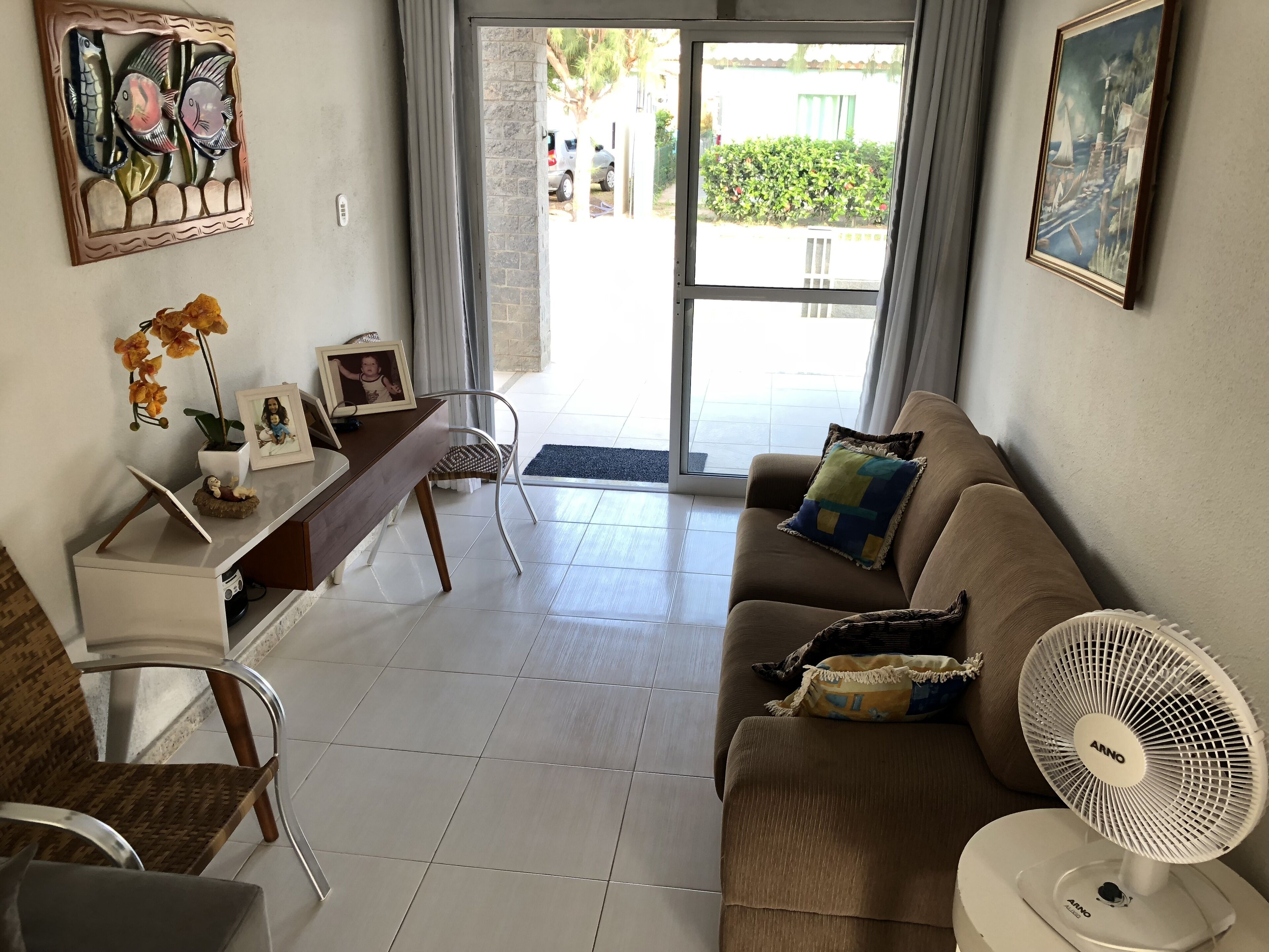 4 BEDROOM HOUSE WITH CLOSED CONDOMINIUM POOL IN FRONT OF THE BEACH