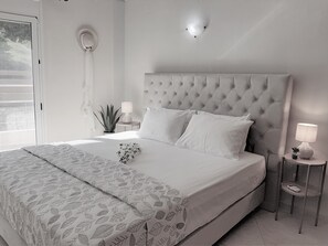 3 slaapkamers, een strijkplank/strijkijzer, gratis wifi, beddengoed