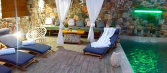 Villa Aeolus with private overflow, endless, heated pool and private garden 