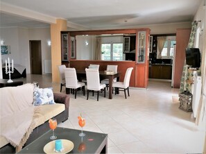 Smart TV, fireplace, video games