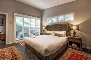 5 habitaciones, tabla de planchar con plancha, wifi y ropa de cama 