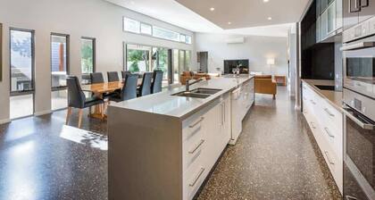 Mimosa—Stylish Beachside Retreat in Dunsborough