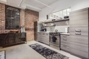 冰箱、微波炉、烤箱、炉灶