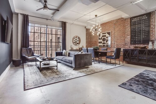 Ponce City Market 1BR Loft · King Bed · Walk to BeltLine