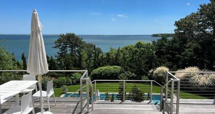 Bayfront 5 bedrooms family home. Panoramic sea view from all rooms