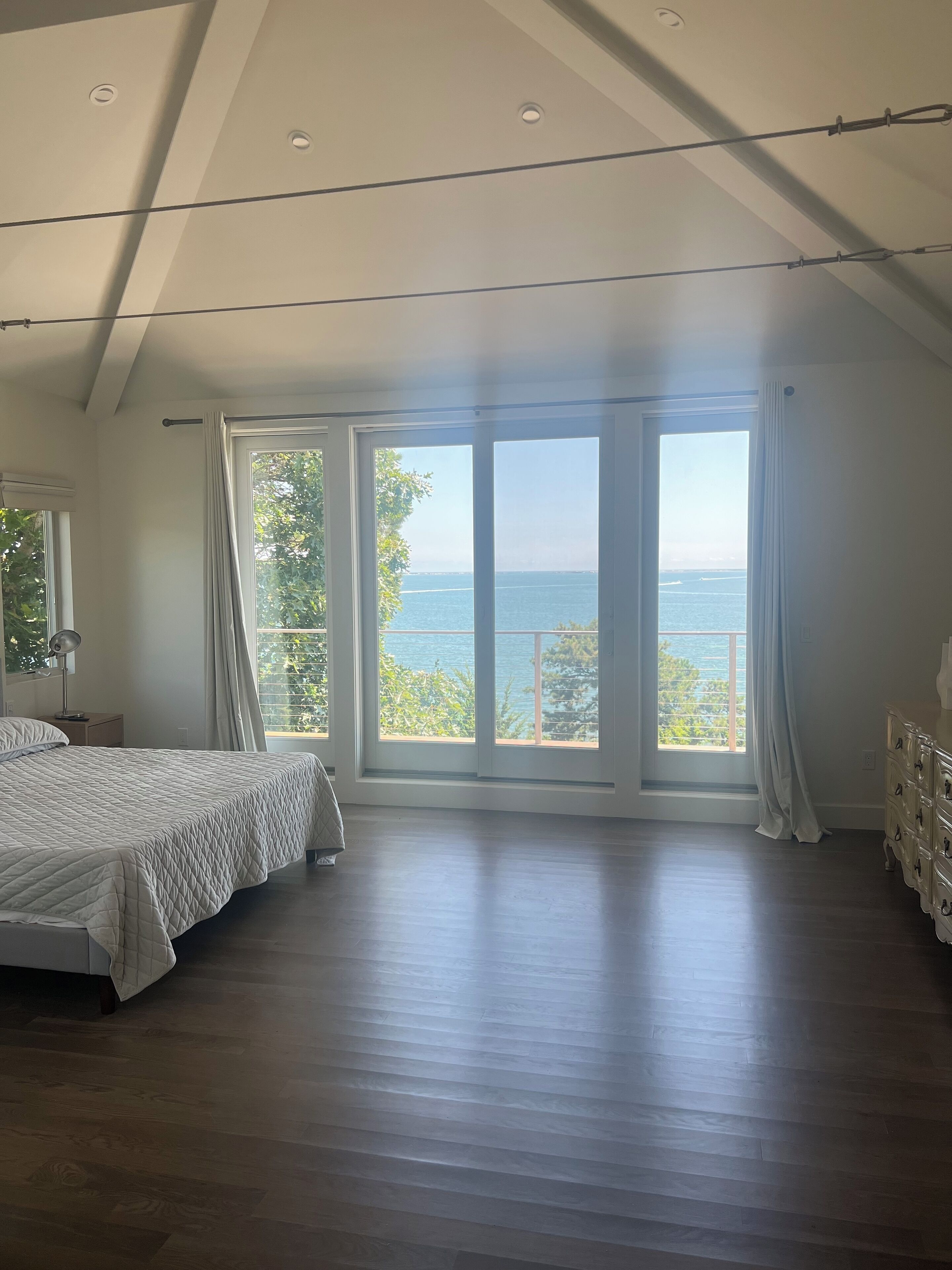 5 bedrooms, iron/ironing board, free WiFi, bed sheets
