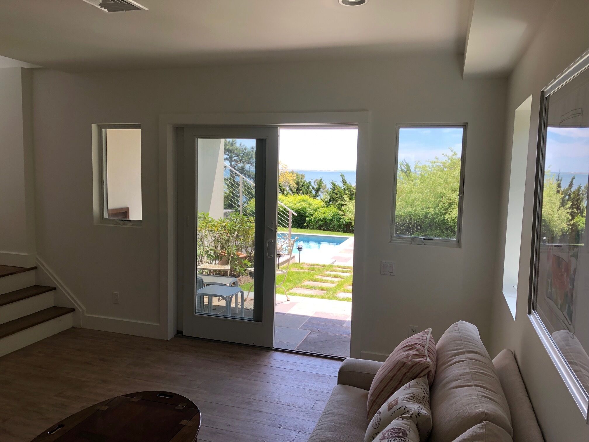 Bayfront 5 bedrooms family home. Panoramic sea view from all rooms