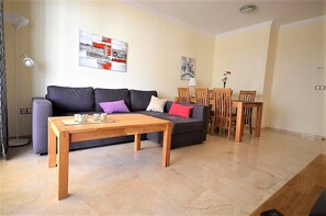 TV - Amazing ground floor apartment with two terraces! (San Luis de Sabinillas)