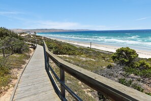 Beach umbrellas - Casa Capri - Aldinga Beach - C21 SouthCoast Holidays (Aldinga Beach)