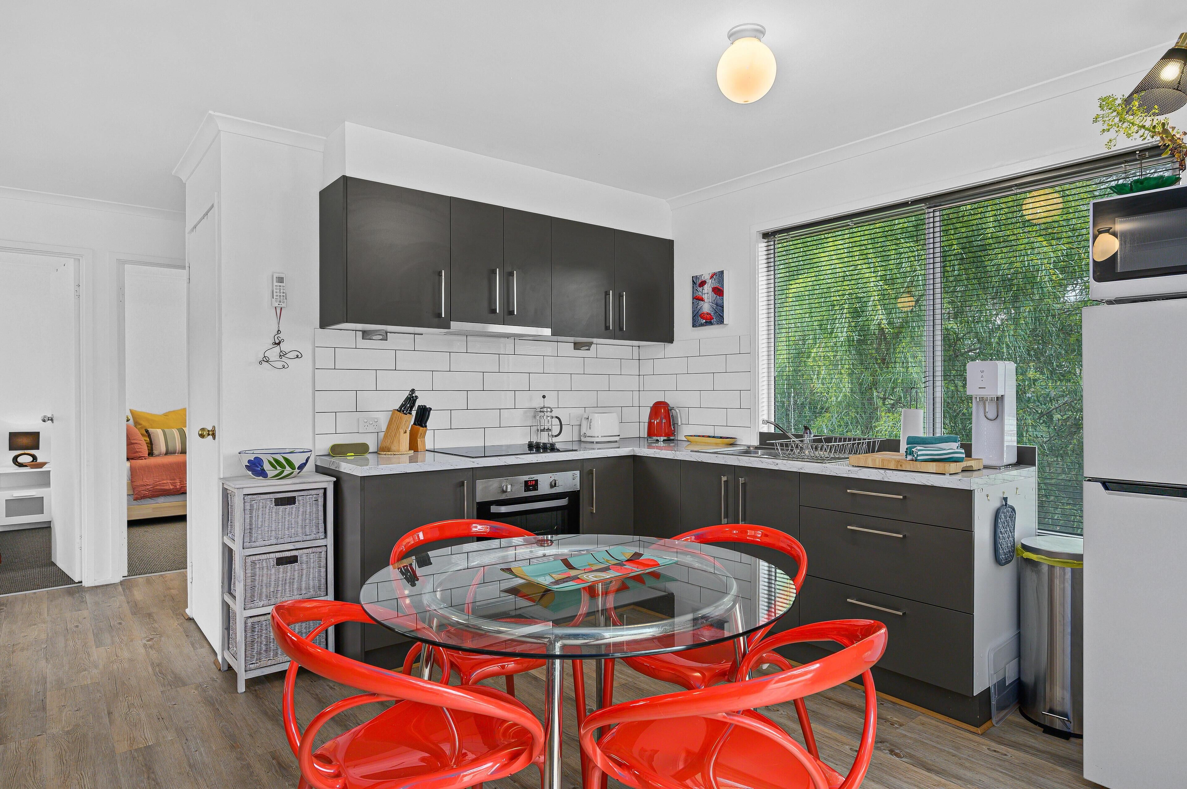 雪櫃、微波爐、焗爐、爐具