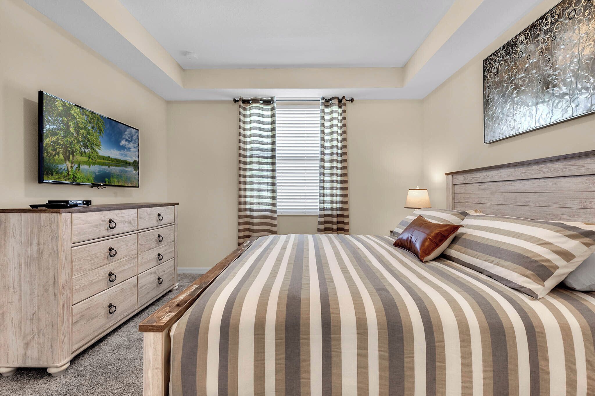2 bedrooms, travel cot, WiFi, bed sheets
