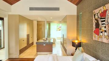 8 bedrooms, desk, Internet, bed sheets