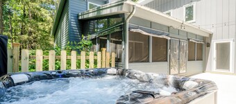 Private Heated Pool and Hot Tub!