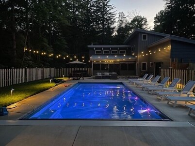 Private Heated Pool and Hot Tub!