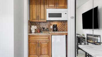 Fridge, microwave, stovetop, coffee/tea maker