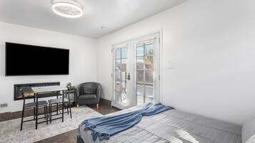 Iron/ironing board, free WiFi, bed sheets